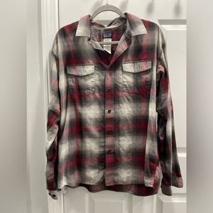 Patagonia men’s Large long sleeve button down plaid shirt